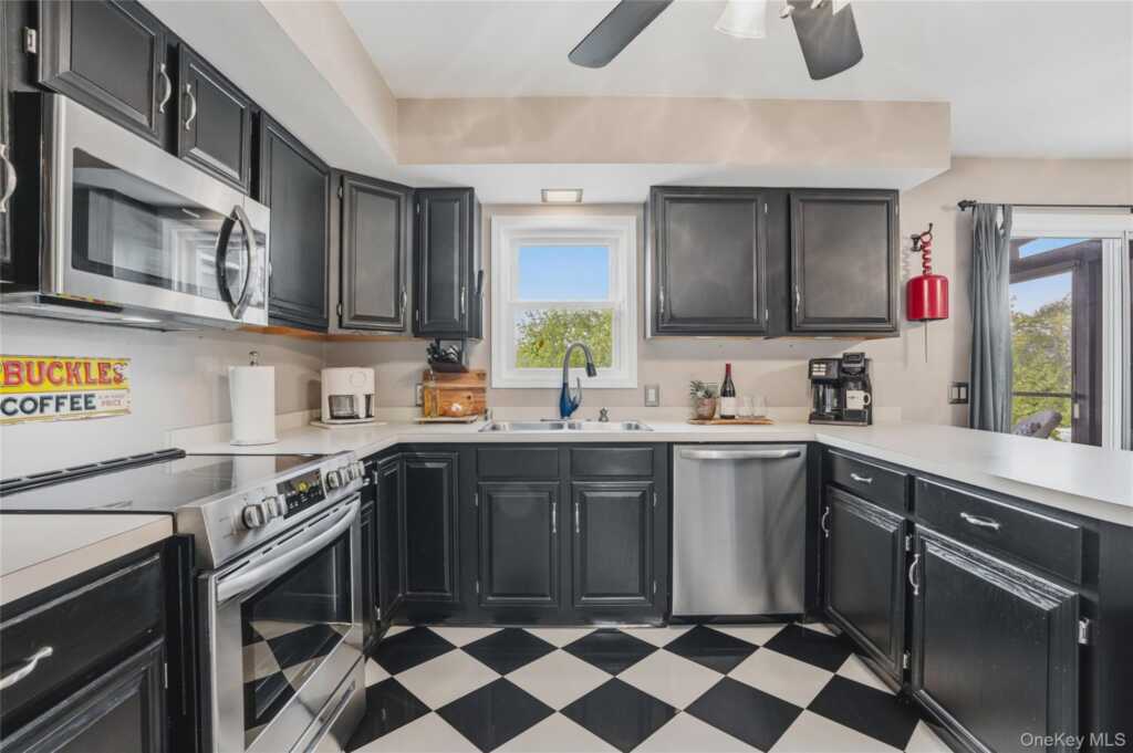 496 Mountain View Avenue, Hurley, NY 12443 - Photo 11 of 39