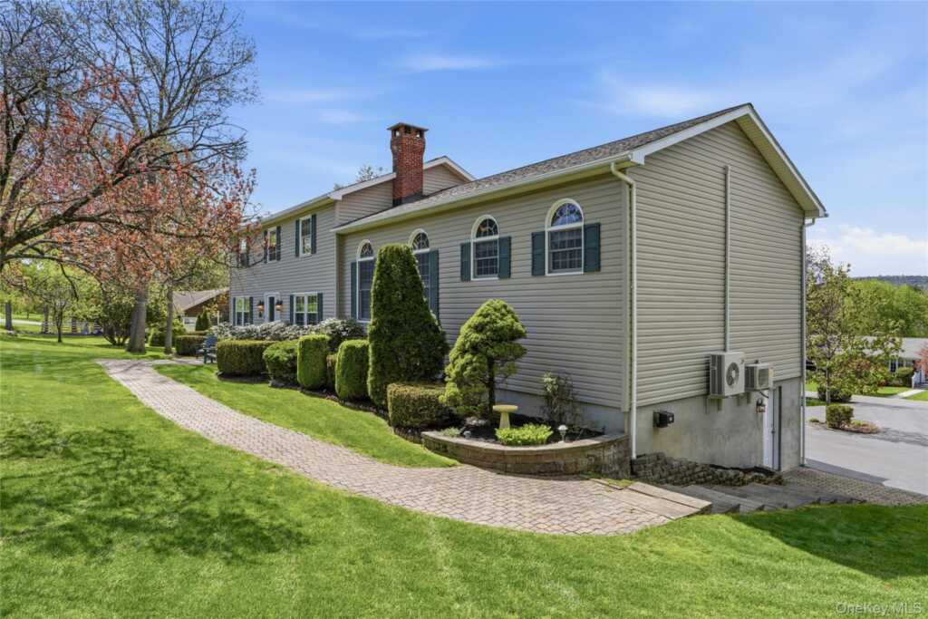 496 Mountain View Avenue, Hurley, NY 12443 - Photo 4 of 39