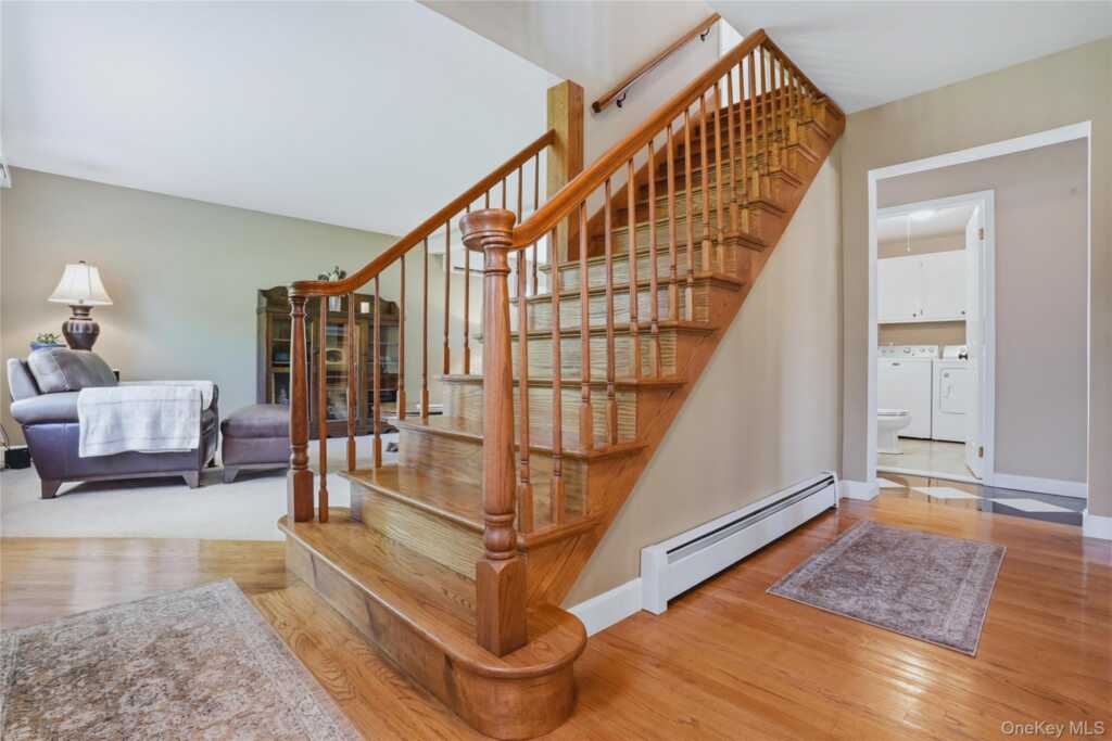 496 Mountain View Avenue, Hurley, NY 12443 - Photo 5 of 39