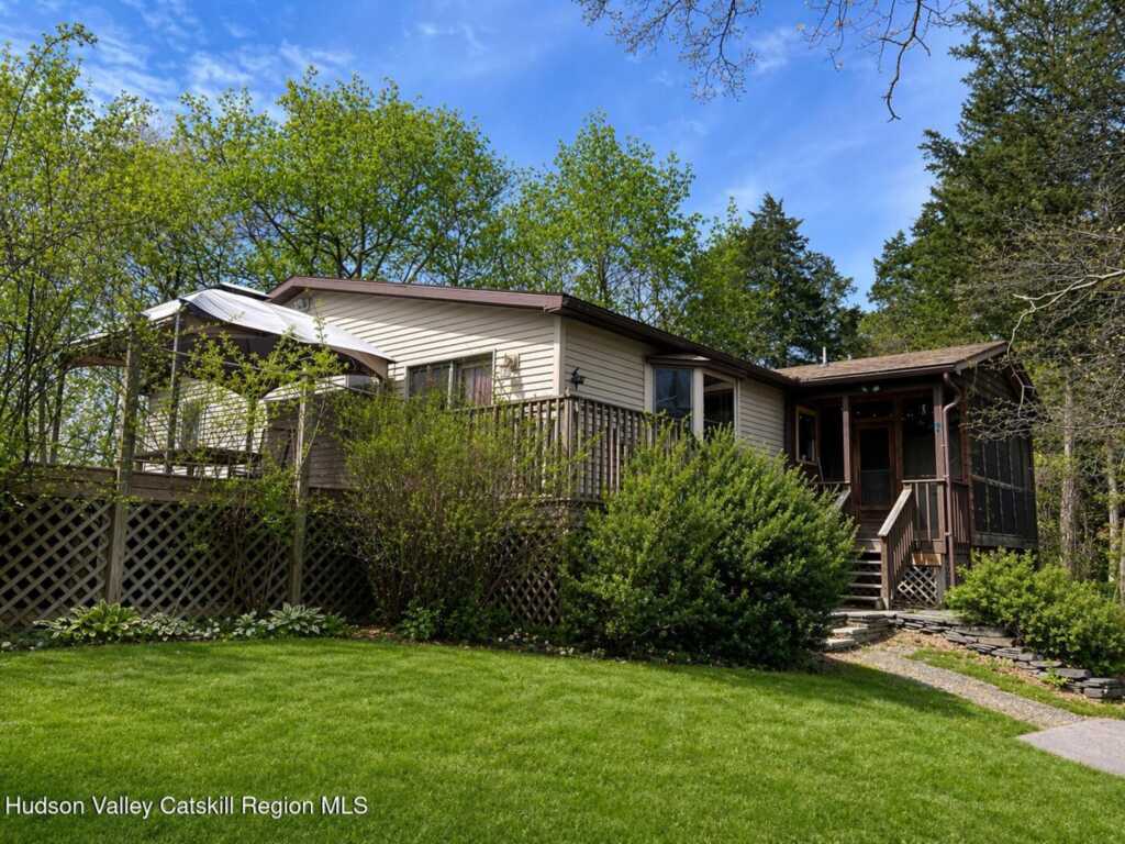 174 North Drive, Saugerties, NY 12477