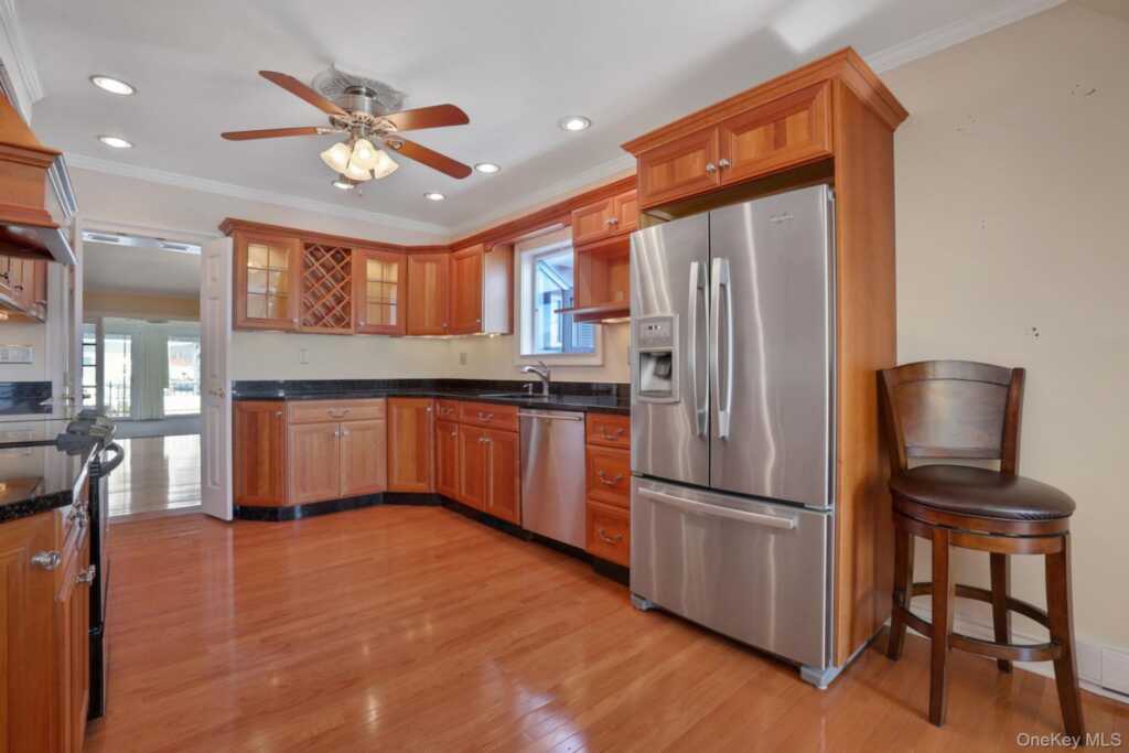 411 Albany Avenue, Kingston, NY 12401 - Photo 16 of 41