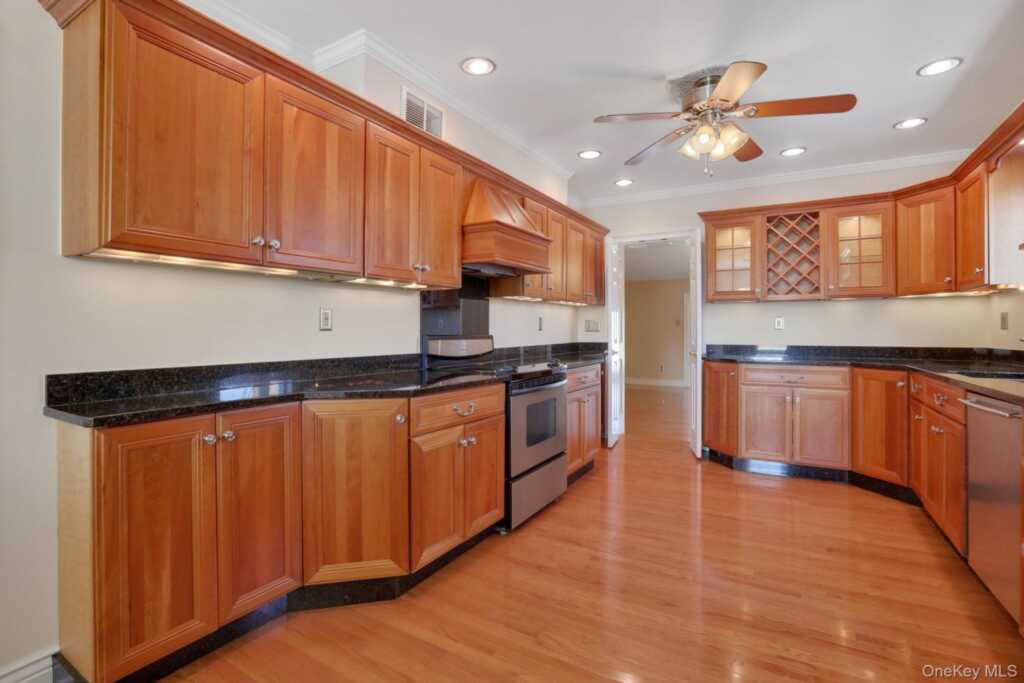 411 Albany Avenue, Kingston, NY 12401 - Photo 17 of 41