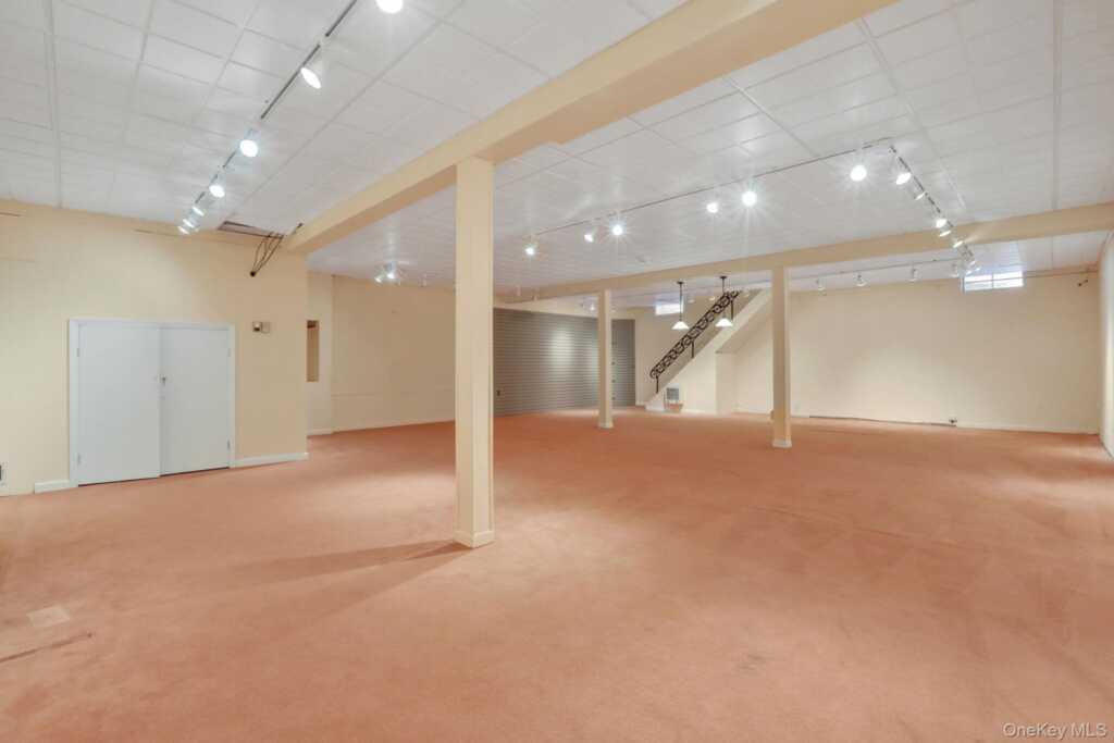 411 Albany Avenue, Kingston, NY 12401 - Photo 26 of 41