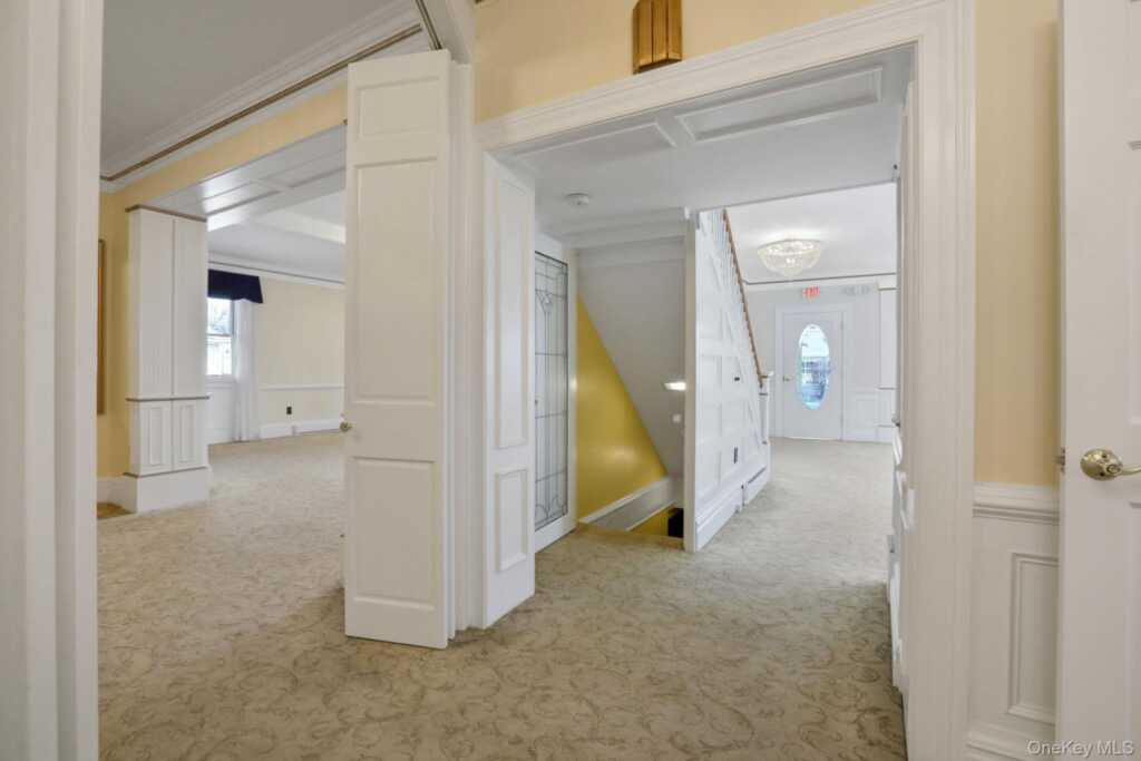 411 Albany Avenue, Kingston, NY 12401 - Photo 29 of 41