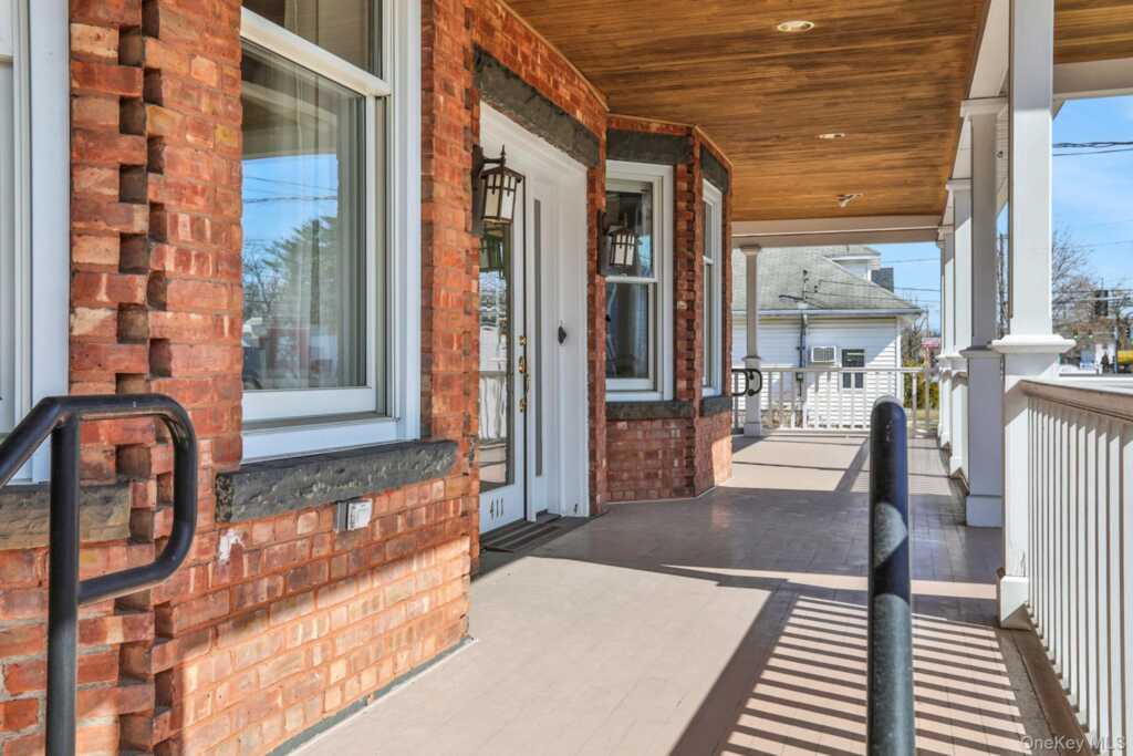 411 Albany Avenue, Kingston, NY 12401 - Photo 3 of 41