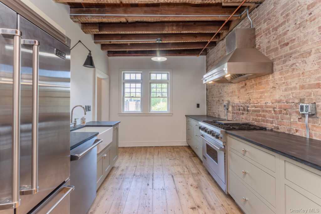 72 Hunter Street, Kingston, NY 12401 - Photo 10 of 50