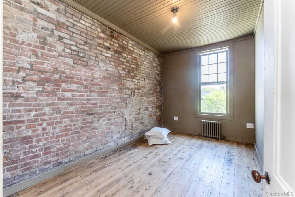 72 Hunter Street, Kingston, NY 12401 - Photo 35 of 50
