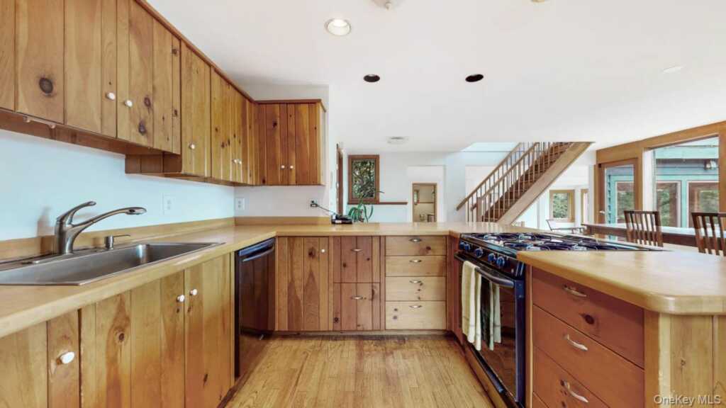 376 Abbey Road, Woodstock, NY 12457 - Photo 8 of 40