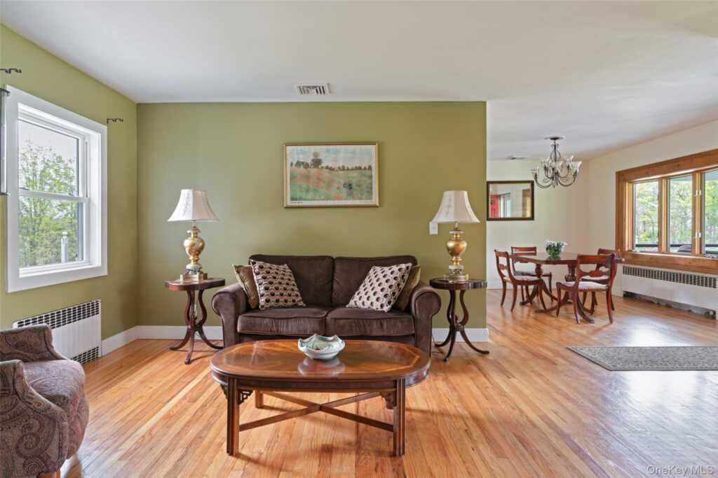 2005 Old Kings Highway, Saugerties, NY 12477 - Photo 10 of 22