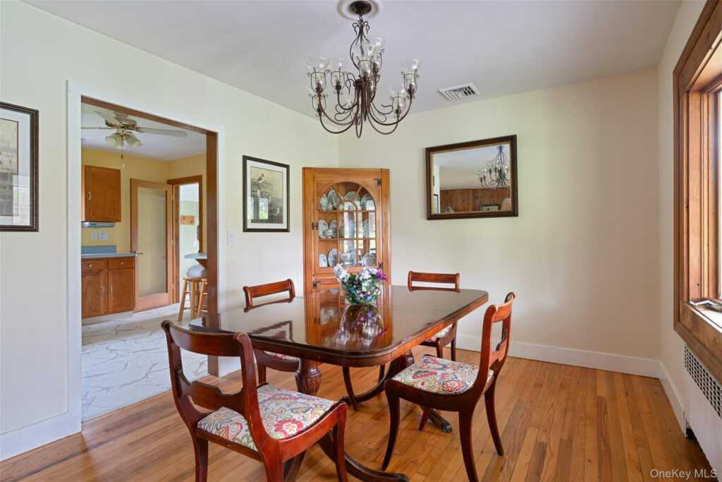 2005 Old Kings Highway, Saugerties, NY 12477 - Photo 12 of 22