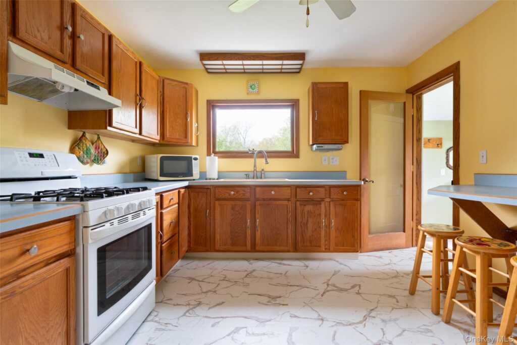 2005 Old Kings Highway, Saugerties, NY 12477 - Photo 13 of 22