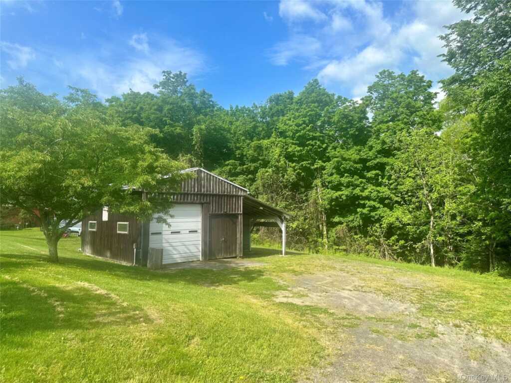 2005 Old Kings Highway, Saugerties, NY 12477 - Photo 23 of 24