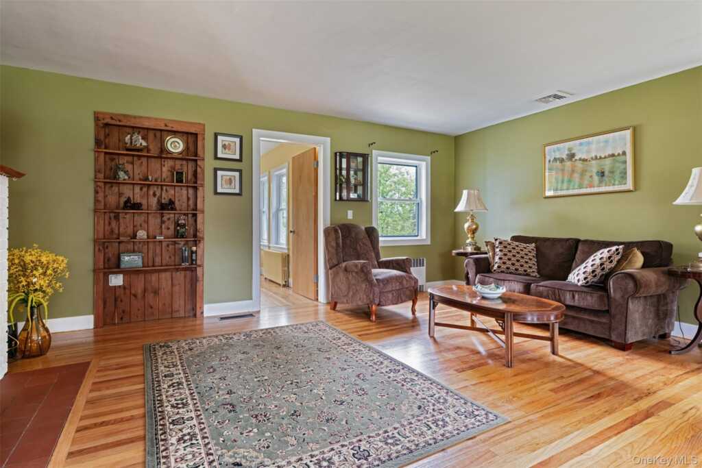 2005 Old Kings Highway, Saugerties, NY 12477 - Photo 5 of 22