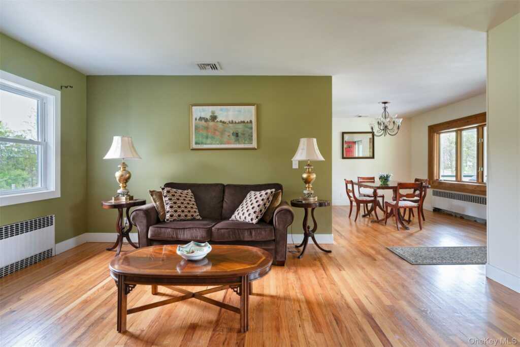 2005 Old Kings Highway, Saugerties, NY 12477 - Photo 6 of 22
