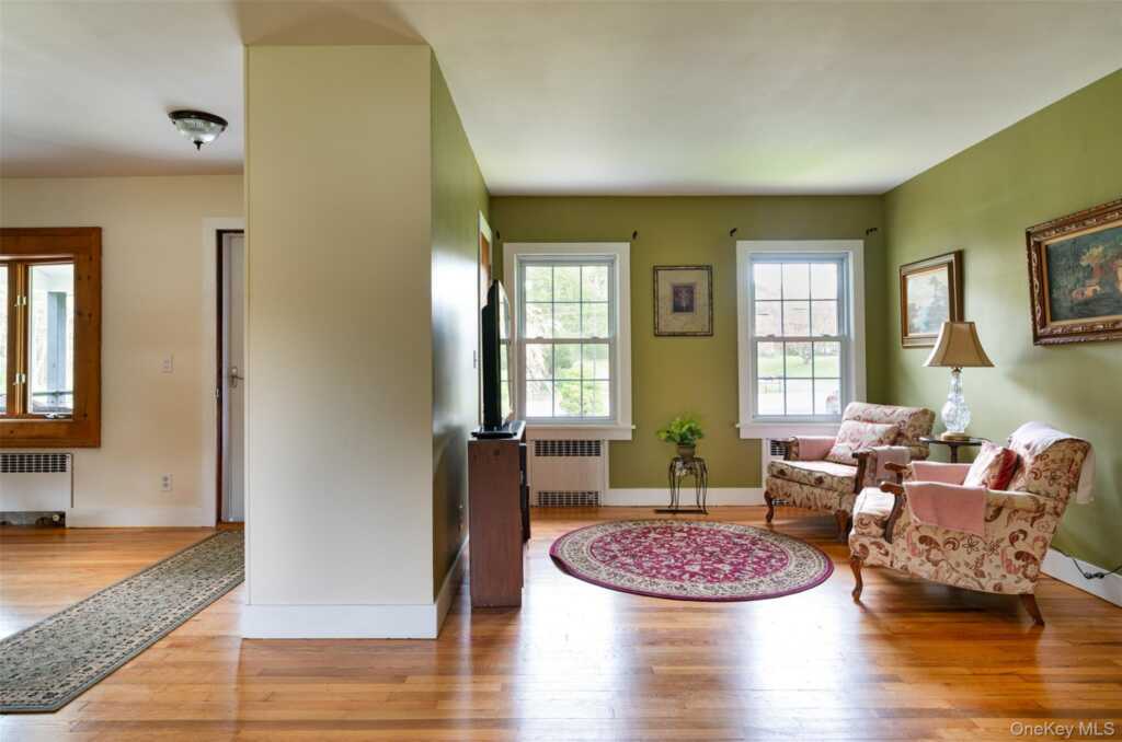 2005 Old Kings Highway, Saugerties, NY 12477 - Photo 7 of 22