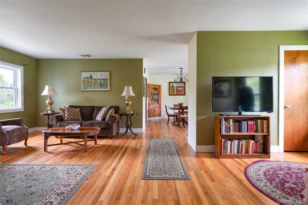 2005 Old Kings Highway, Saugerties, NY 12477 - Photo 9 of 22