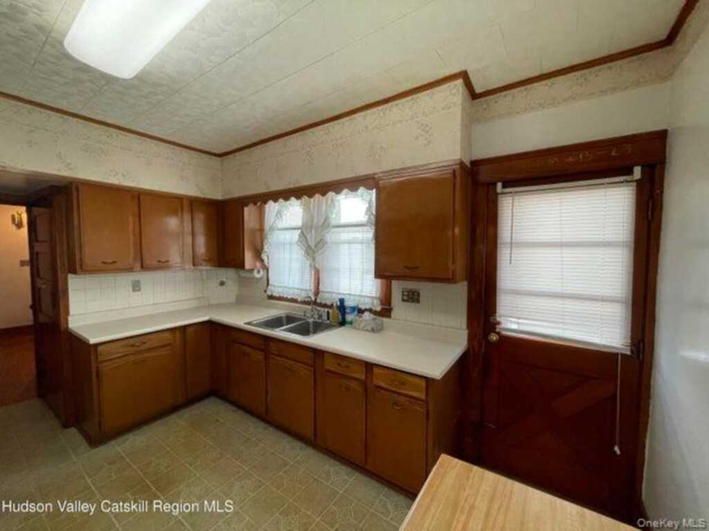 40 Jarrold Street, Kingston, NY 12401 - Photo 10 of 35