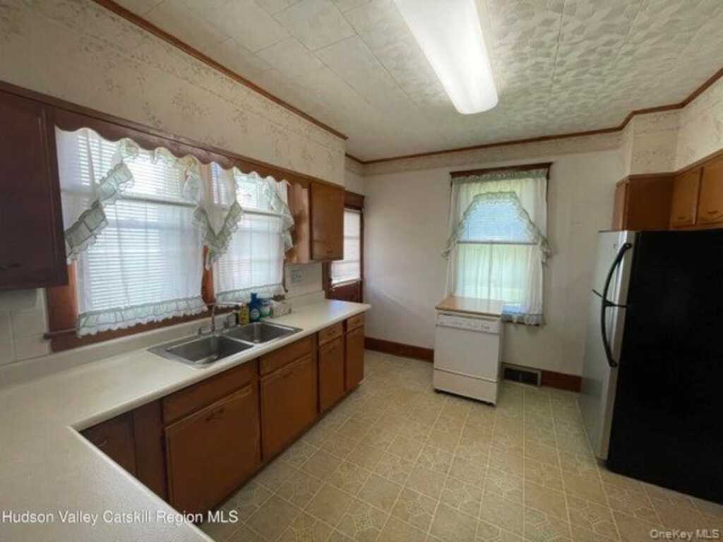40 Jarrold Street, Kingston, NY 12401 - Photo 11 of 35