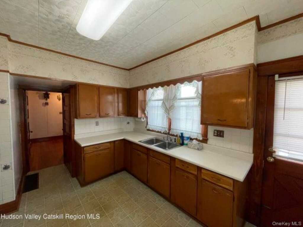 40 Jarrold Street, Kingston, NY 12401 - Photo 7 of 35