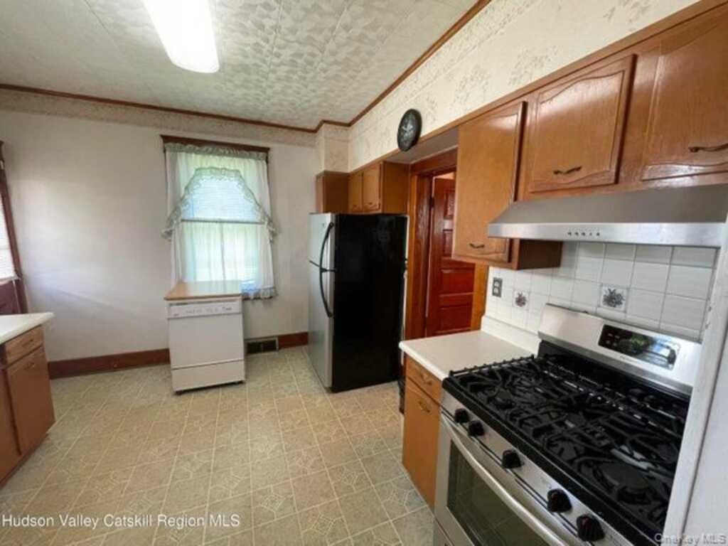 40 Jarrold Street, Kingston, NY 12401 - Photo 8 of 35