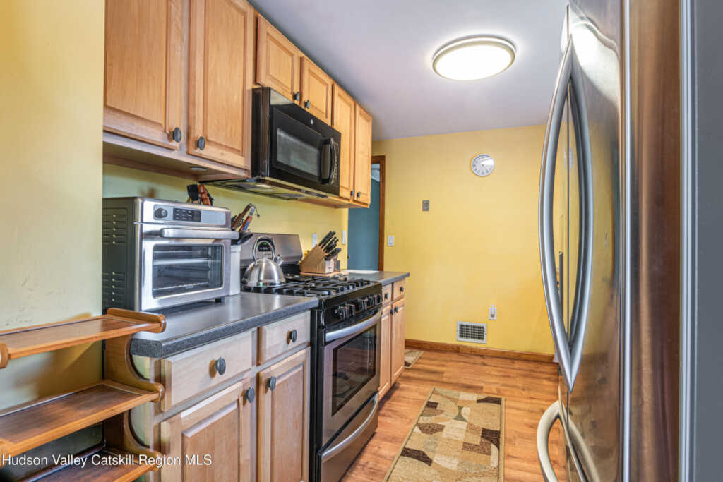 196 Glen Street, Kingston, NY 12401 - Photo 11 of 21
