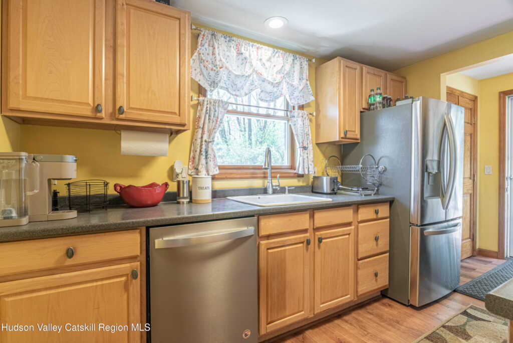 196 Glen Street, Kingston, NY 12401 - Photo 13 of 21