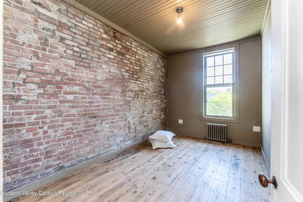 72 Hunter Street, Kingston, NY 12401 - Photo 36 of 50