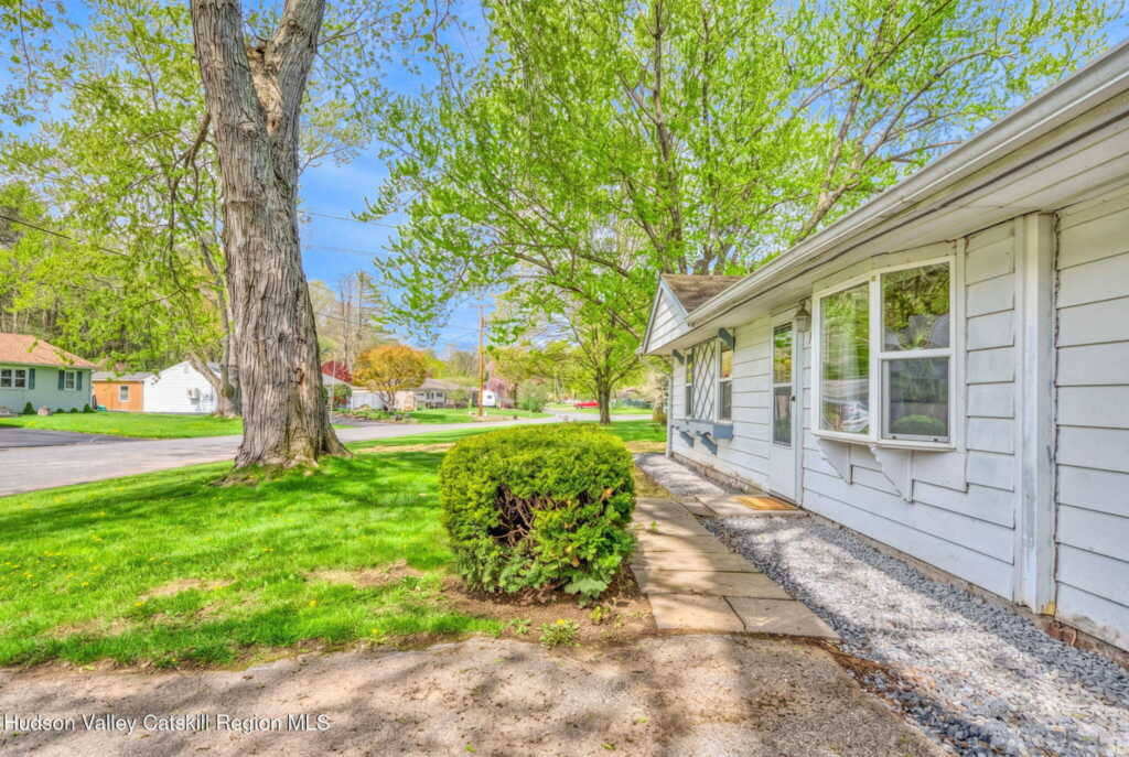 38 Melissa Road, Kingston, NY 12401 - Photo 2 of 23