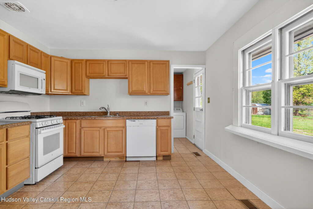 38 Melissa Road, Kingston, NY 12401 - Photo 6 of 23