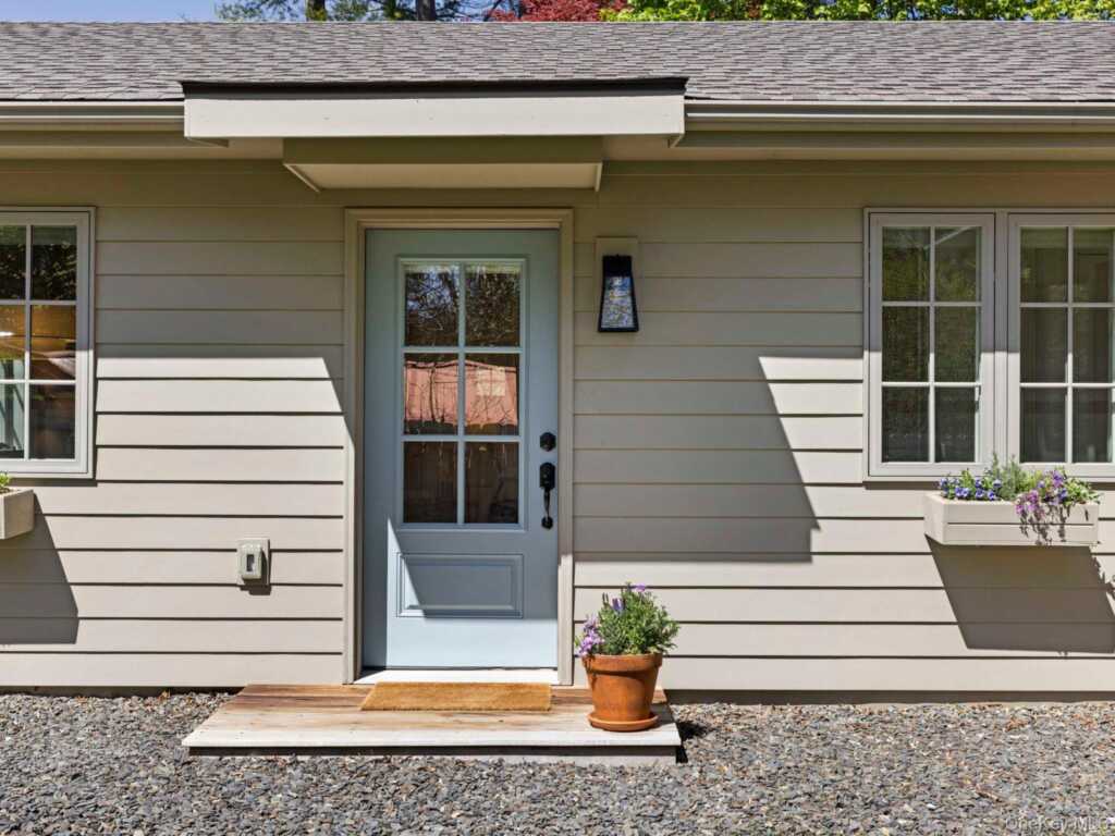 555 Mountain View Avenue, Hurley, NY 12443 - Photo 2 of 29