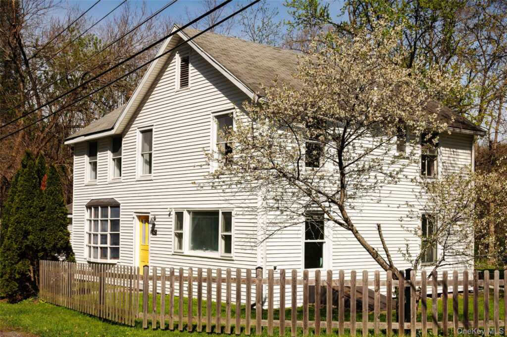 420 Rhinecliff Road, Rhinebeck, NY 12572 - Photo 2 of 36