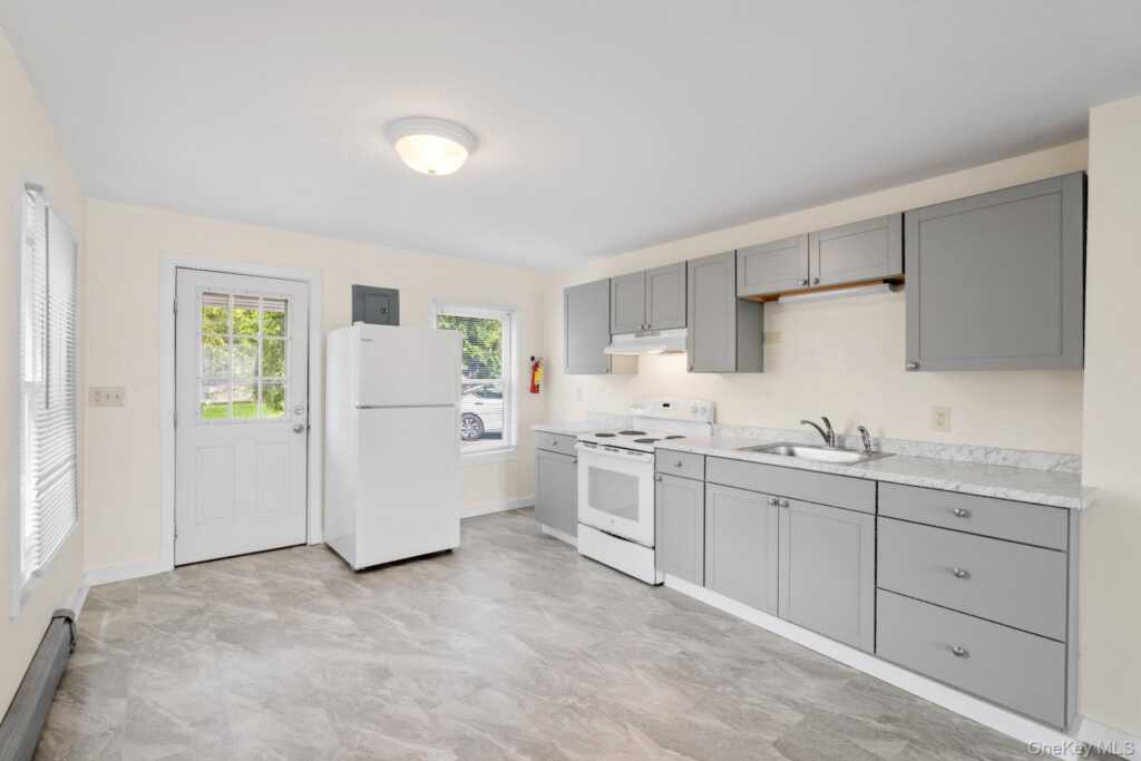 252-254 Partition Street, Saugerties, NY 12477 - Photo 3 of 35