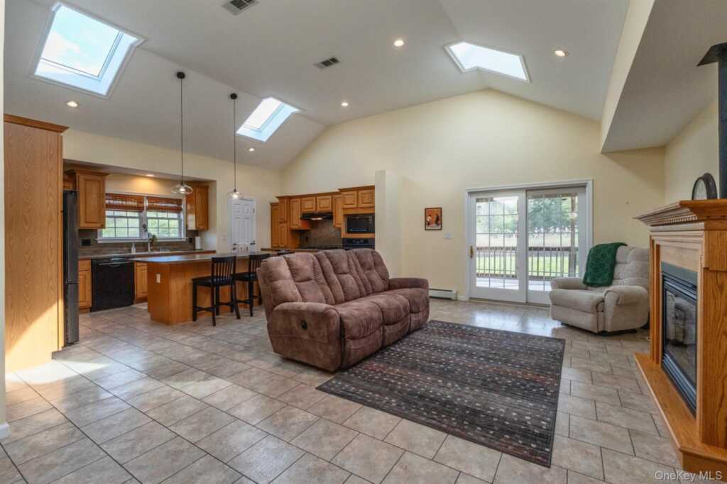 25 Spada Drive, Saugerties, NY 12477 - Photo 11 of 50