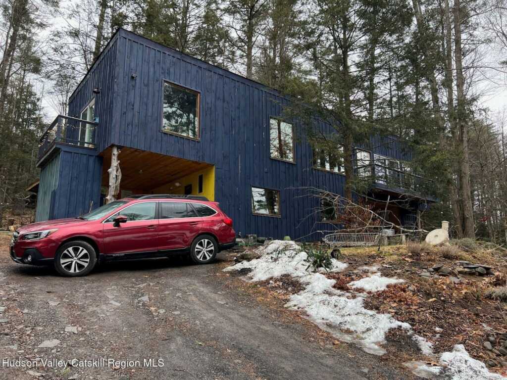 3870 New York 212, Woodstock, NY 12498