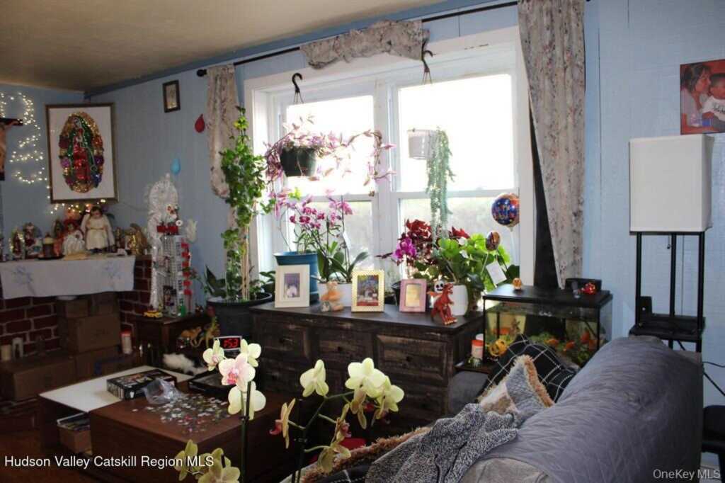 12 Parsonage Street, Rhinebeck, NY 12572 - Photo 4 of 50