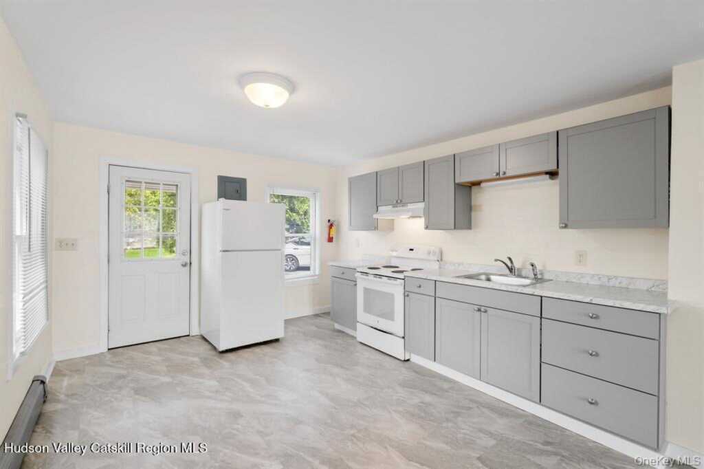 252-254 Partition Street, Saugerties, NY 12477 - Photo 2 of 35