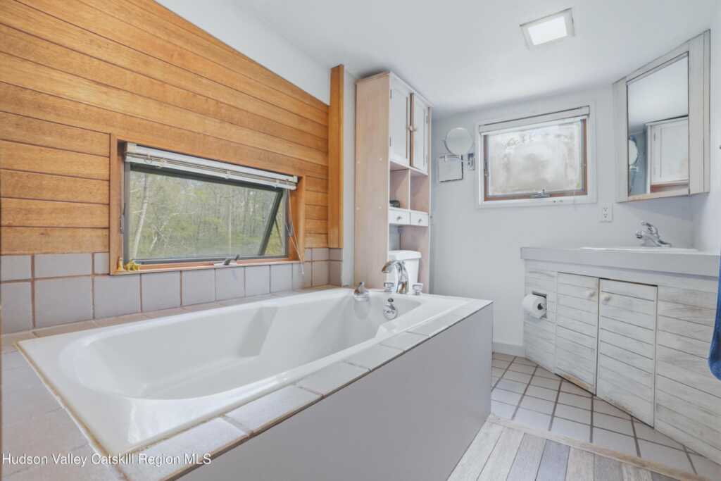 4 Ashley Lane, Woodstock, NY 12498 - Photo 9 of 19