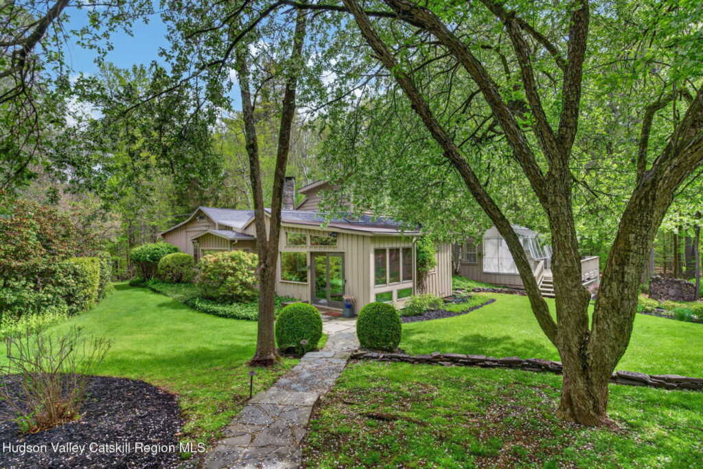 27 Old Wagon Road, Woodstock, NY 12498