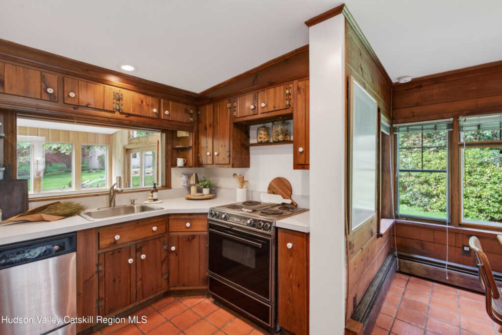 27 Old Wagon Road, Woodstock, NY 12498 - Photo 12 of 50
