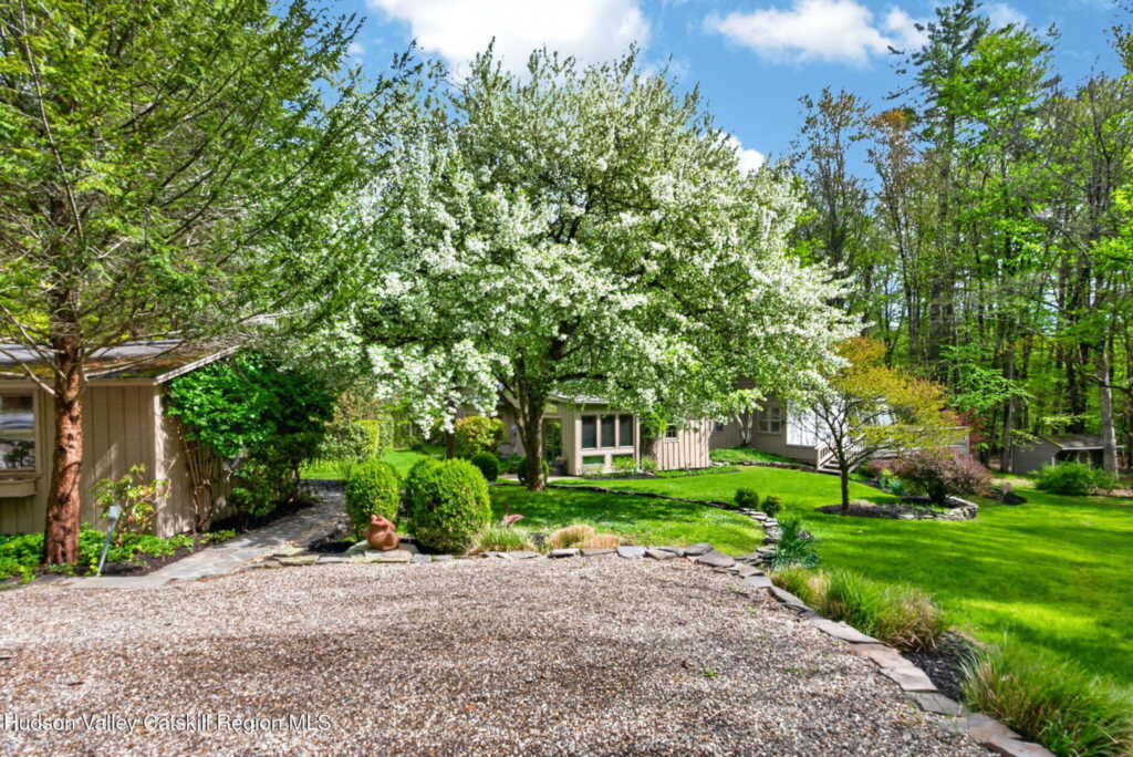 27 Old Wagon Road, Woodstock, NY 12498 - Photo 2 of 50
