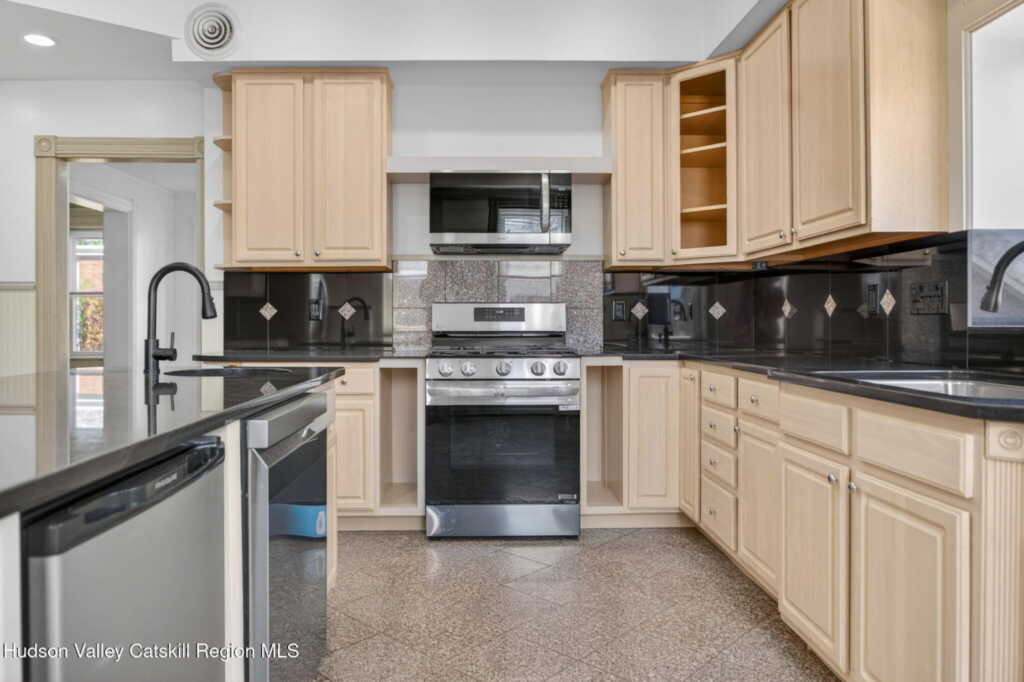 21 Ulster Avenue, Unit #A, Saugerties, NY 12477 - Photo 7 of 50
