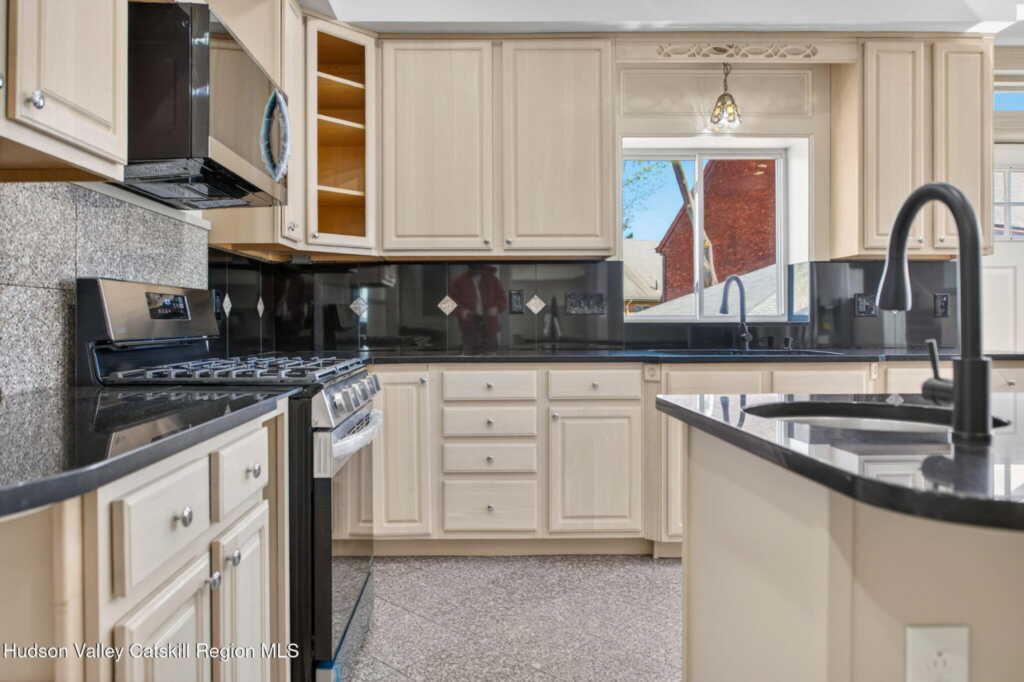 21 Ulster Avenue, Unit #B, Saugerties, NY 12477 - Photo 18 of 50