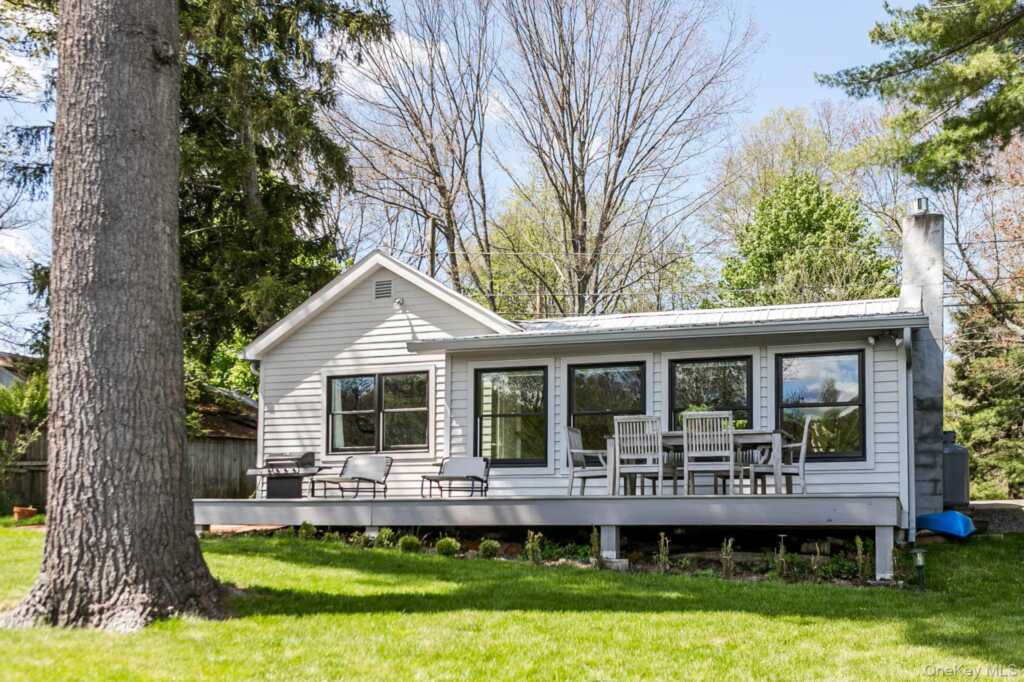 18 Fourth Avenue, Rhinebeck, NY 12572 - Photo 2 of 24