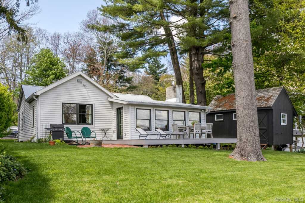 18 Fourth Avenue, Rhinebeck, NY 12572 - Photo 3 of 24