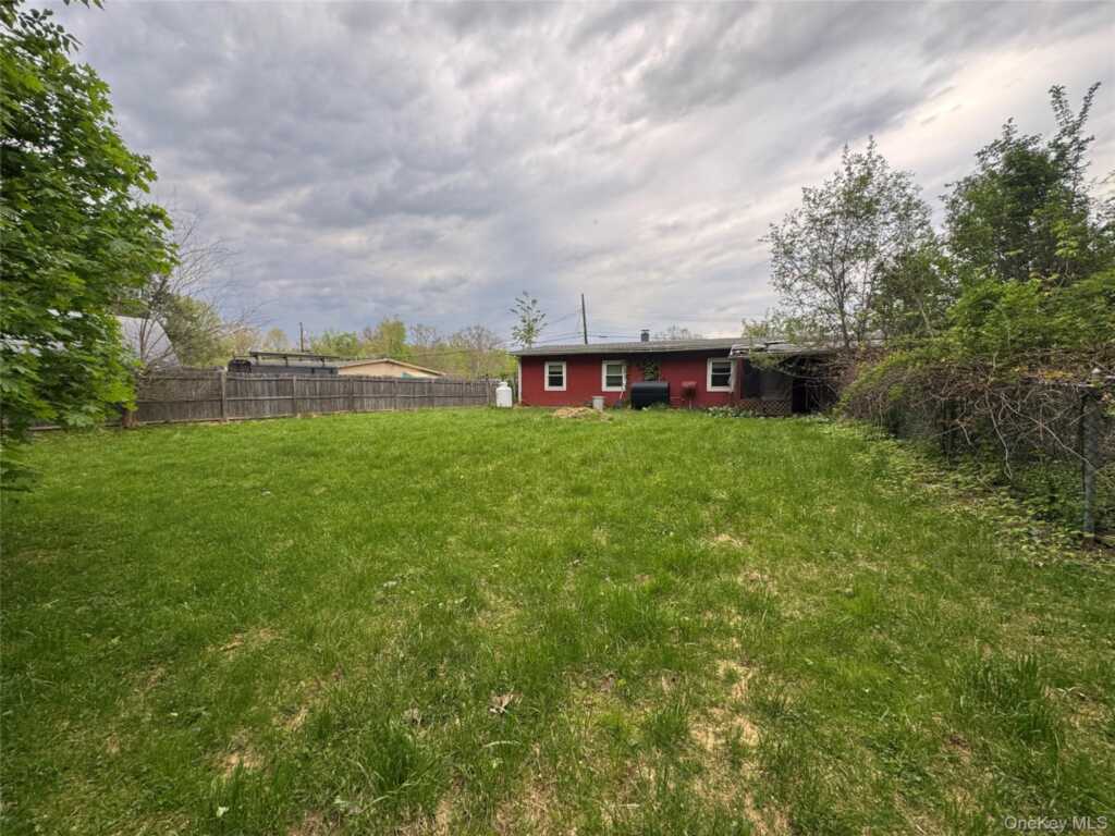 12 Park Circle, Saugerties, NY 12456 - Photo 3 of 9