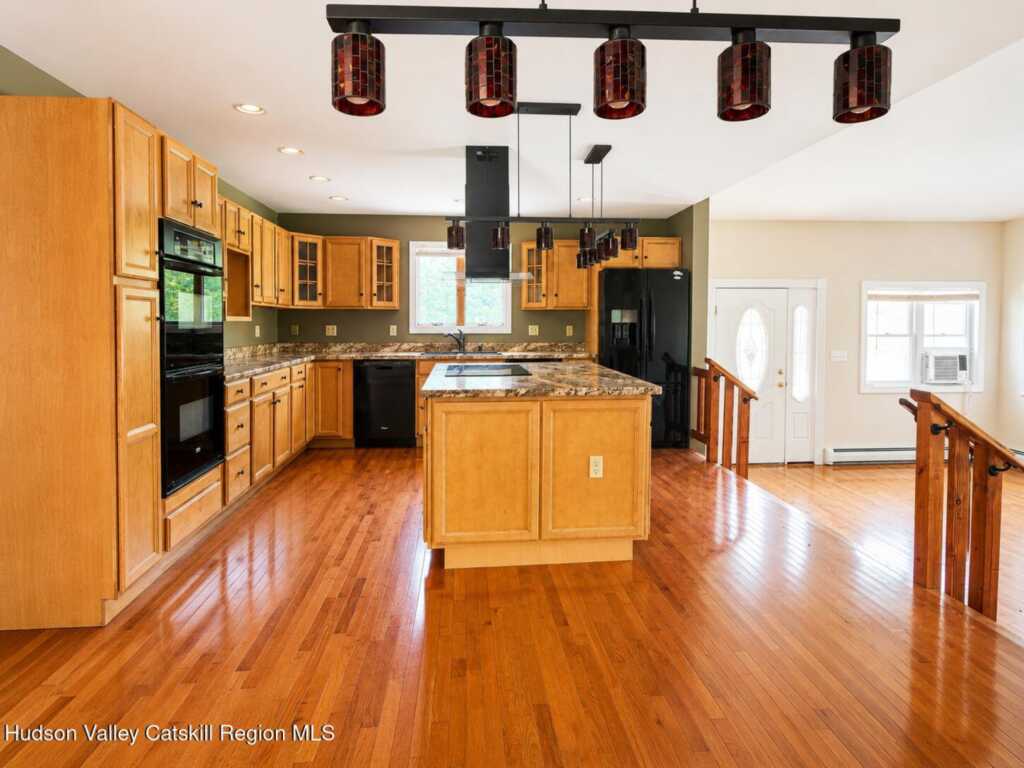 124 Blue Mountain Road, Saugerties, NY 12477 - Photo 5 of 32