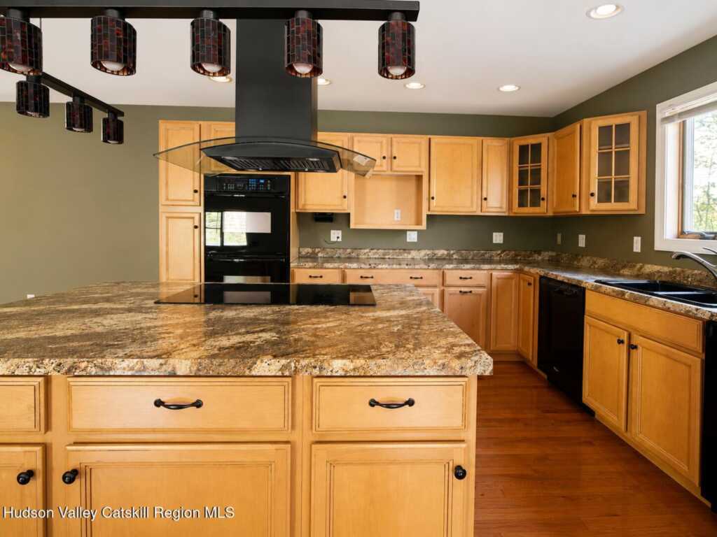 124 Blue Mountain Road, Saugerties, NY 12477 - Photo 8 of 32