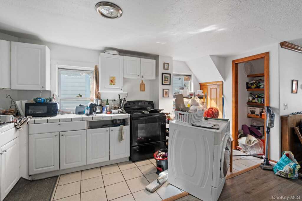 25 S Prospect Street, Kingston, NY 12401 - Photo 3 of 30