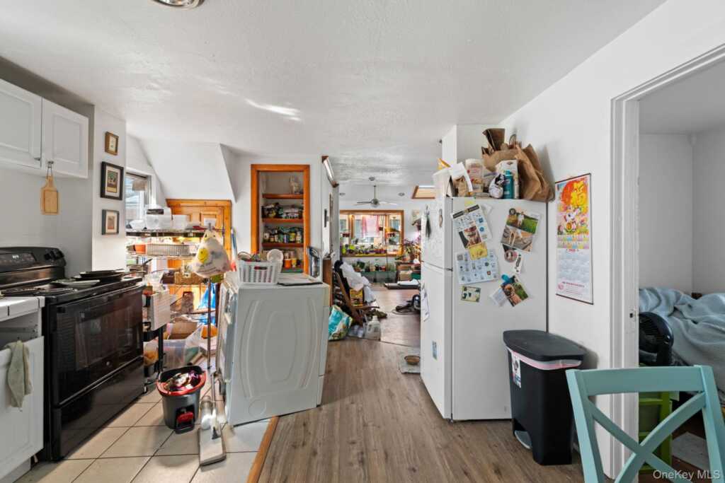 25 S Prospect Street, Kingston, NY 12401 - Photo 4 of 30