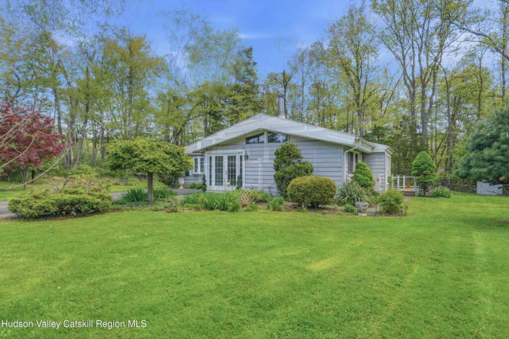 7 Maryland Court, Stone Ridge, NY 12484 - Photo 3 of 20